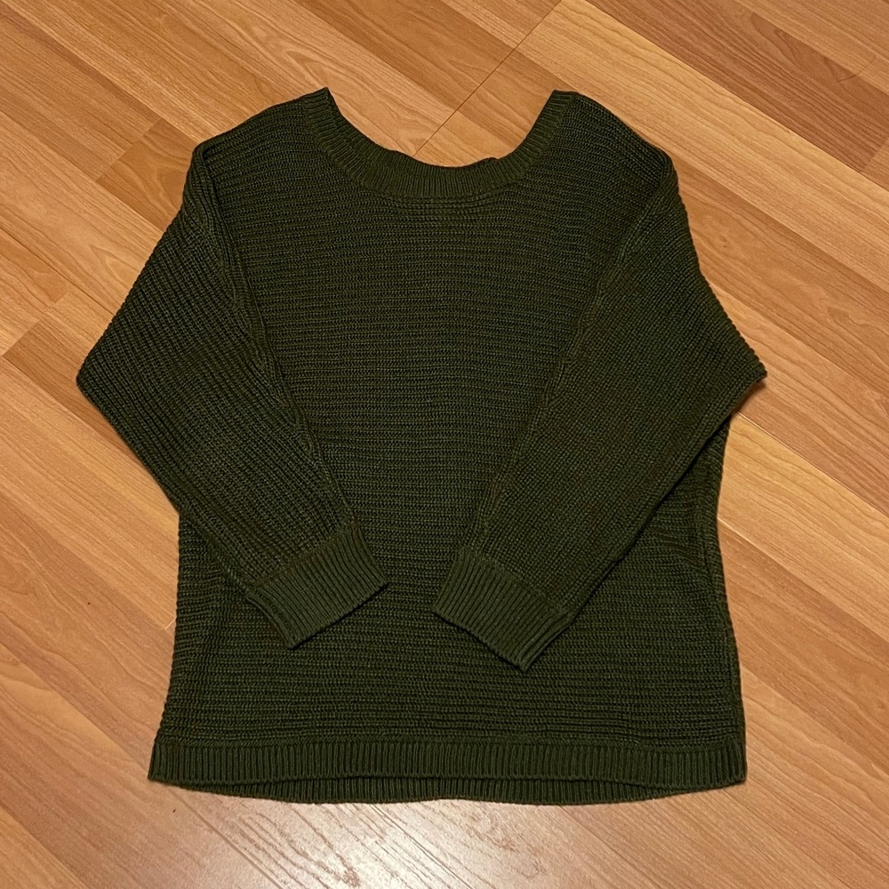 Venus Women's Button-Back Sweater, Size L